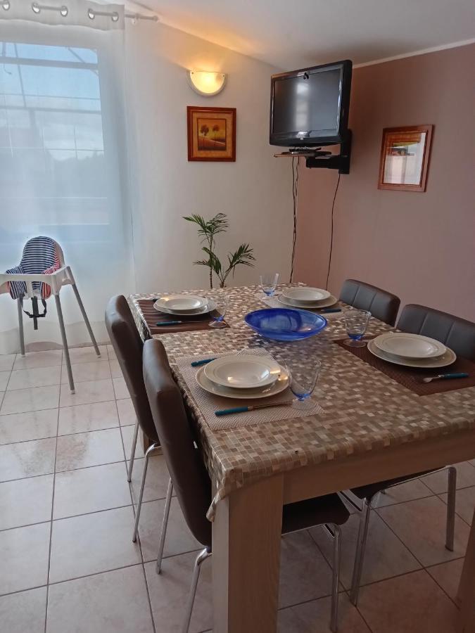 Casa Vacanza Le 2 Isole Suni Exterior photo